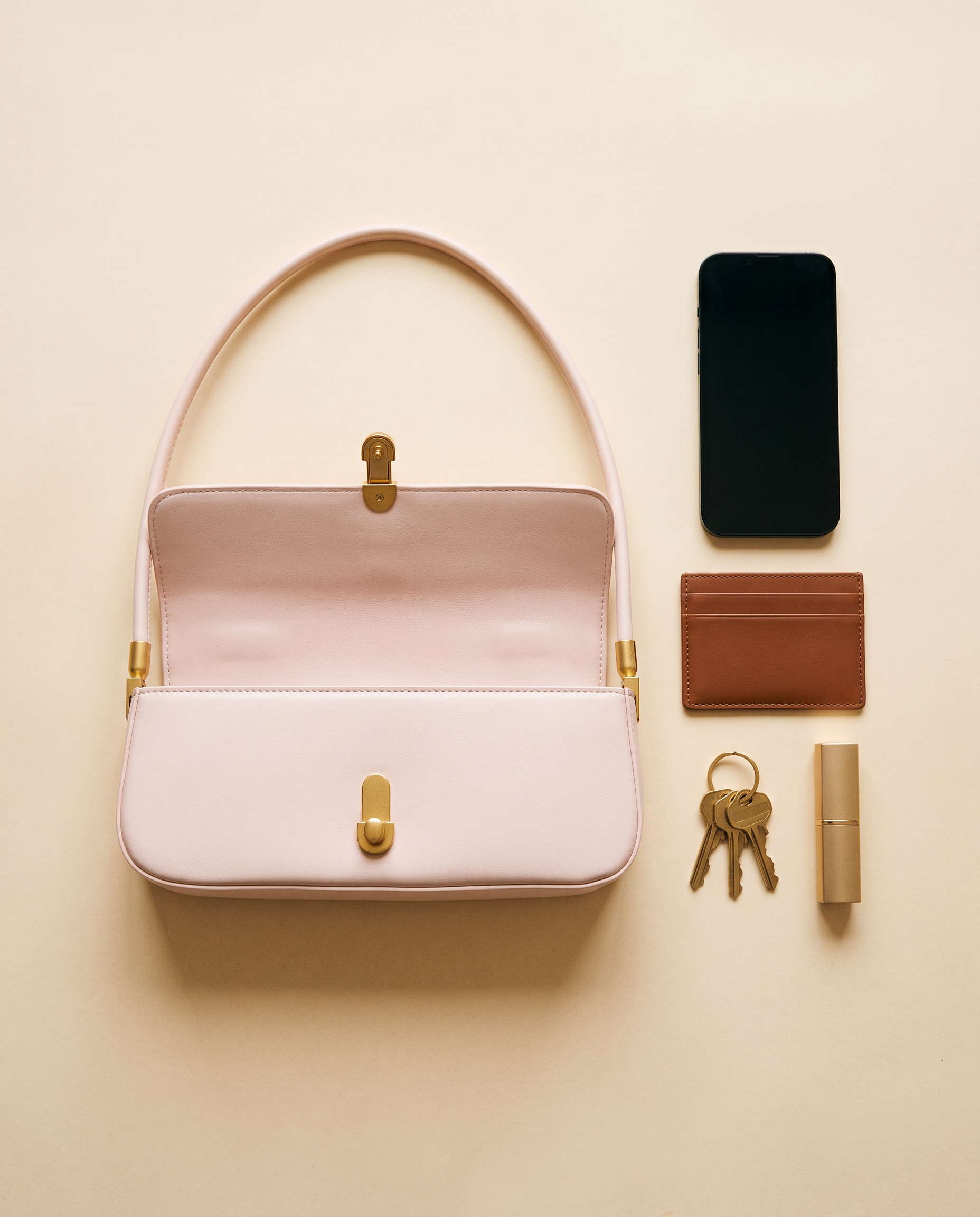 Sac ROMY rose, ce que le sac peut contenir