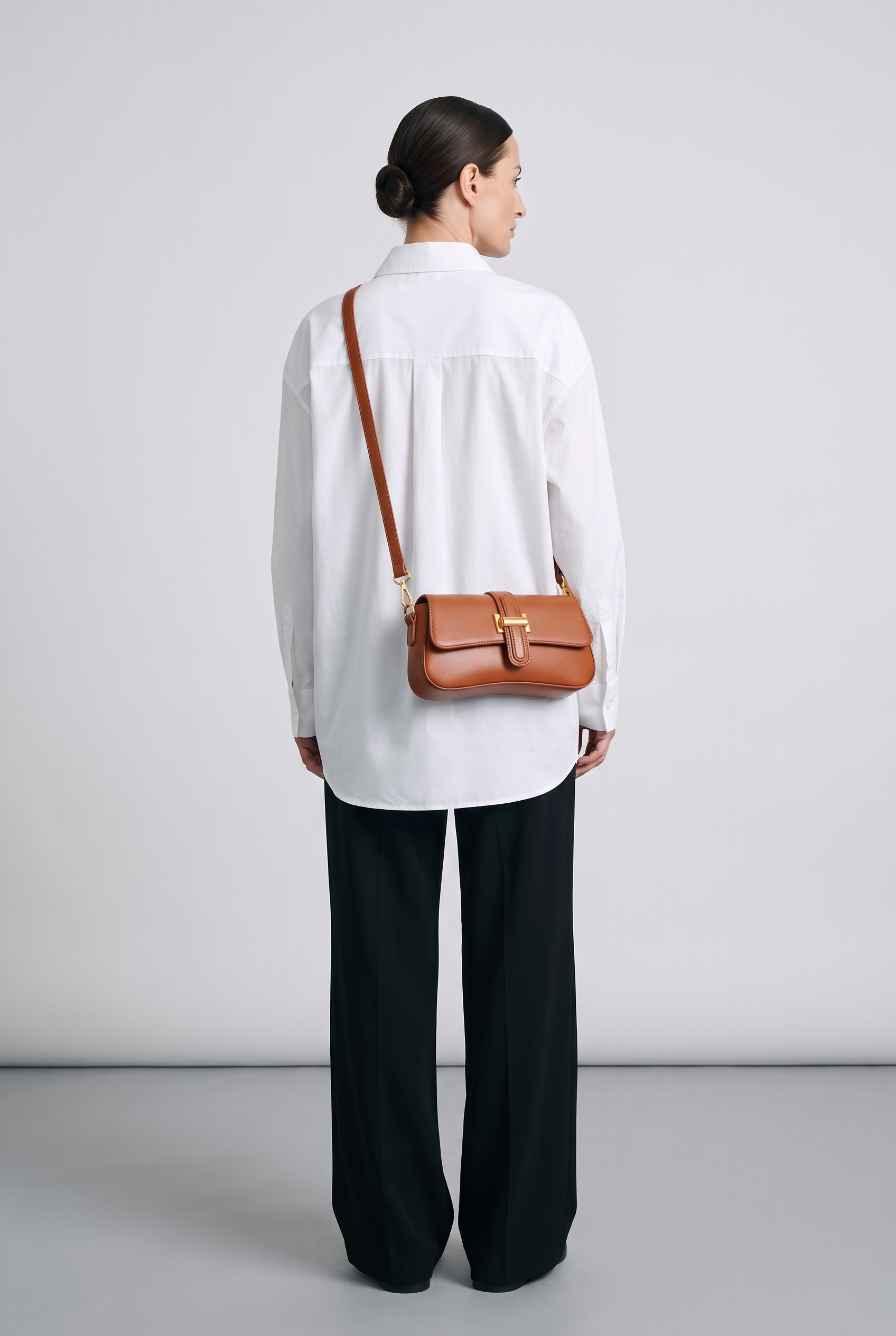 Sac HARLOW marron, porté, de dos