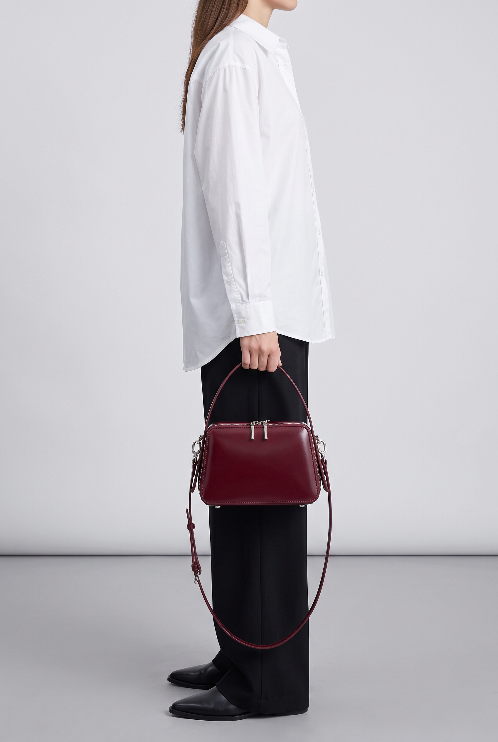 Sac BELLA bordeaux, porté à la main