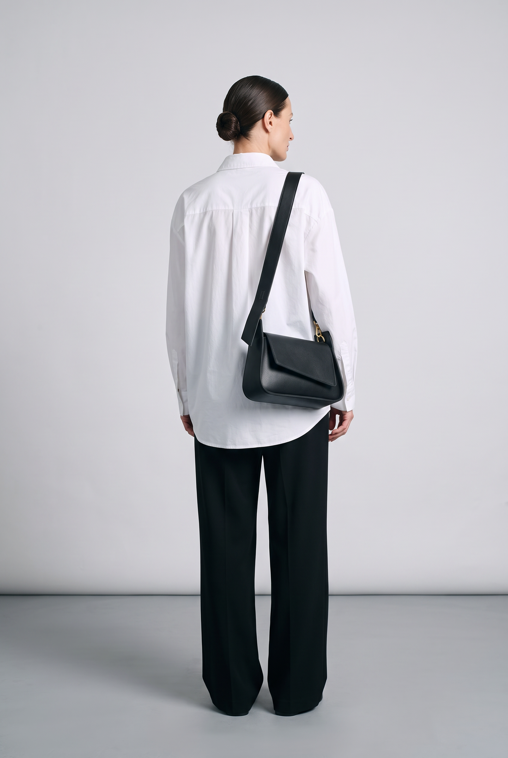 Sac JUNE noir, porté, de dos