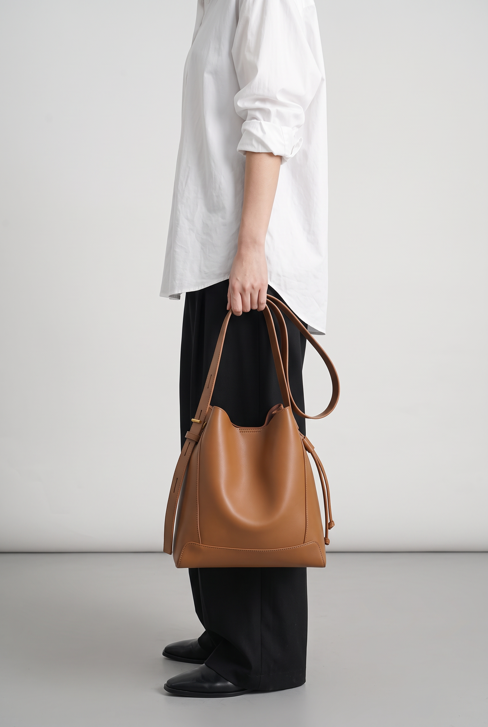 Sac LEILA camel, porté à la main