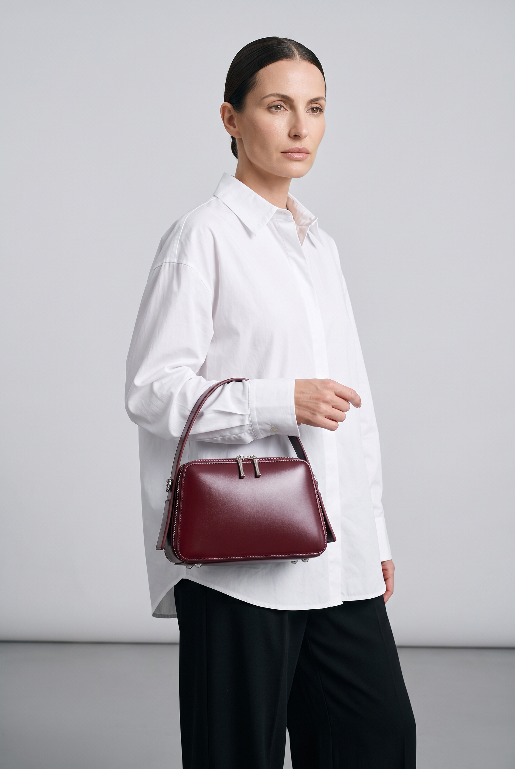 Sac BELLA bordeaux, porté, de face