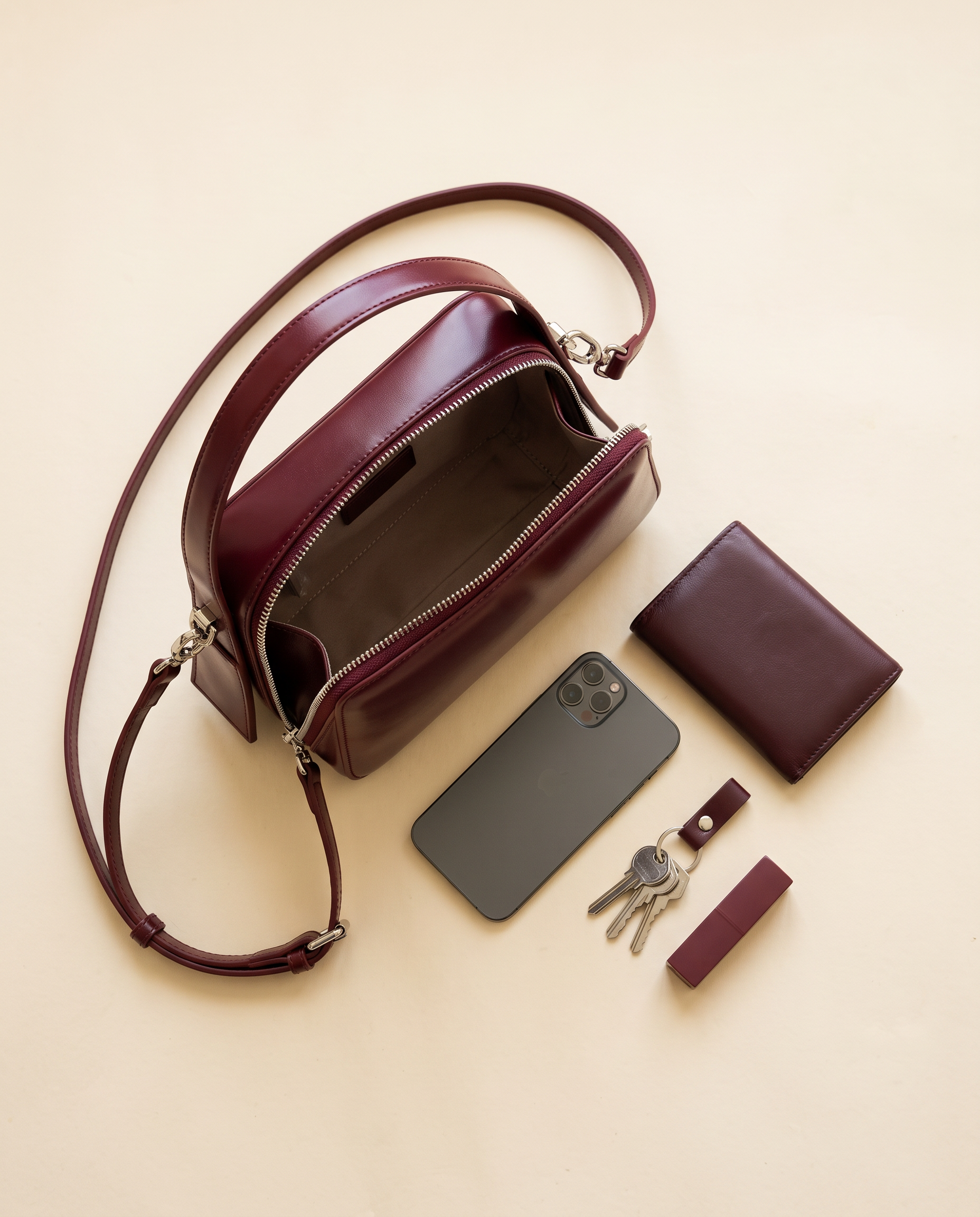 Sac BELLA bordeaux, ce que le sac peut contenir