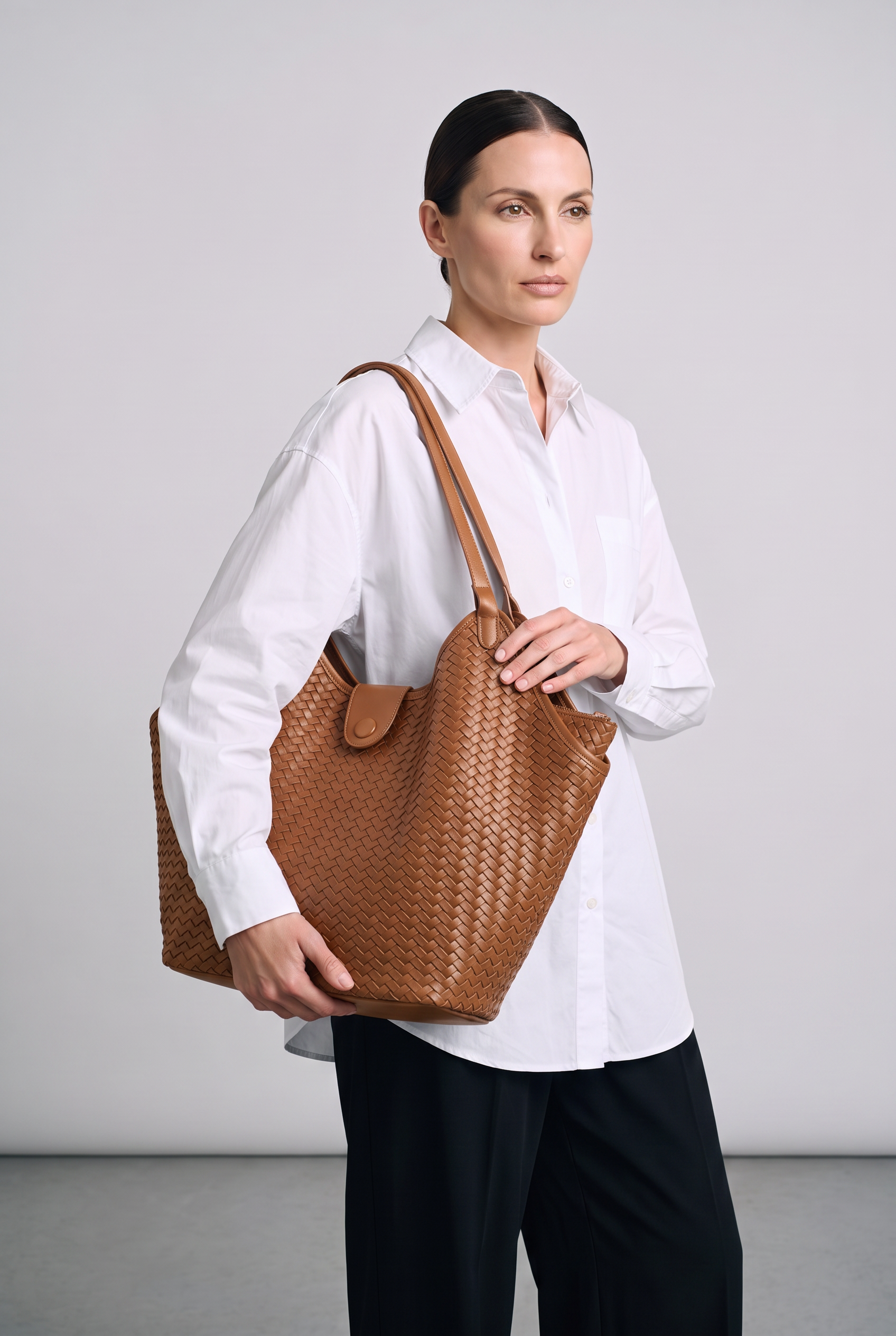 Sac SAVANNAH camel, porté, de face