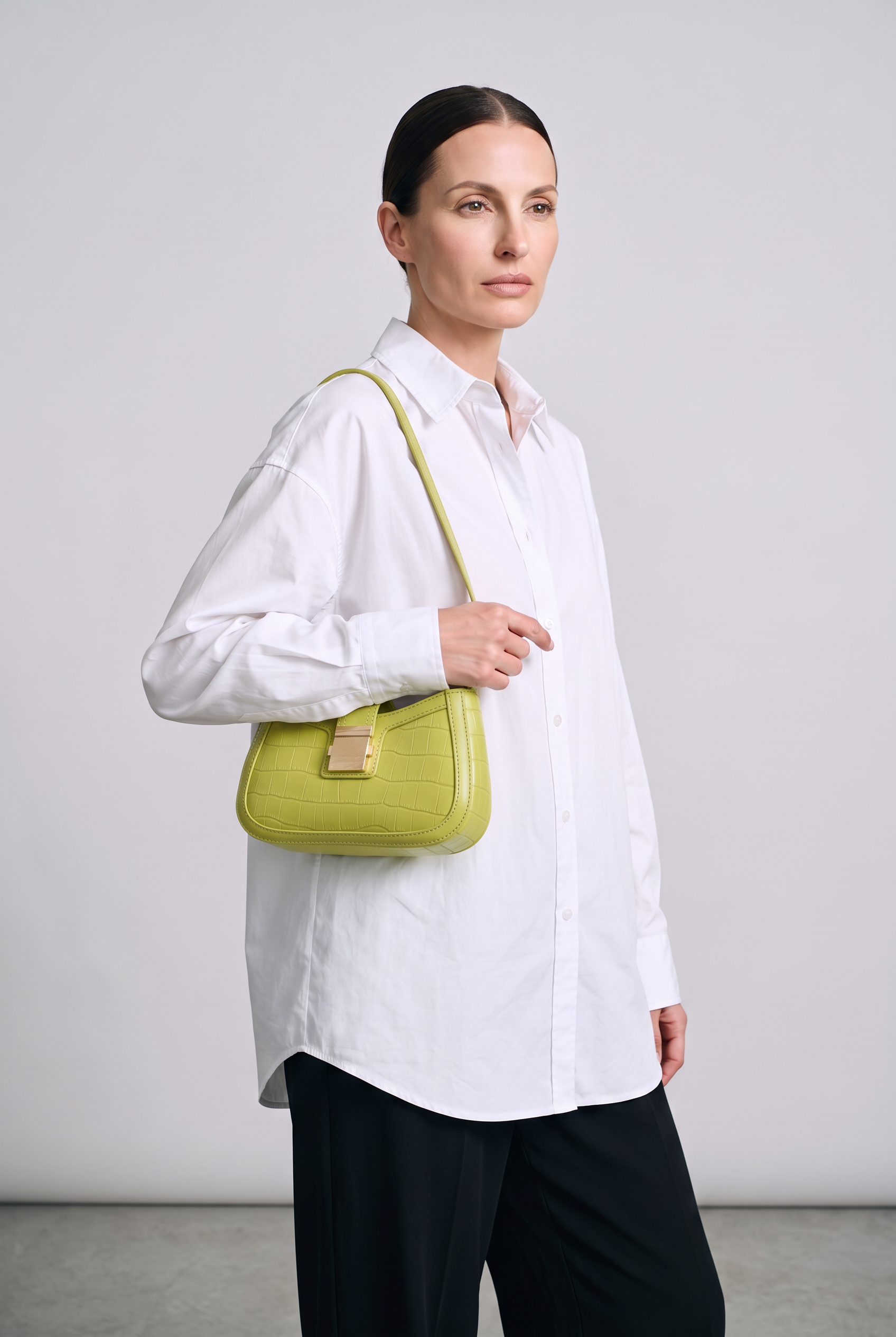 Sac NOA vert anis, porté, de face