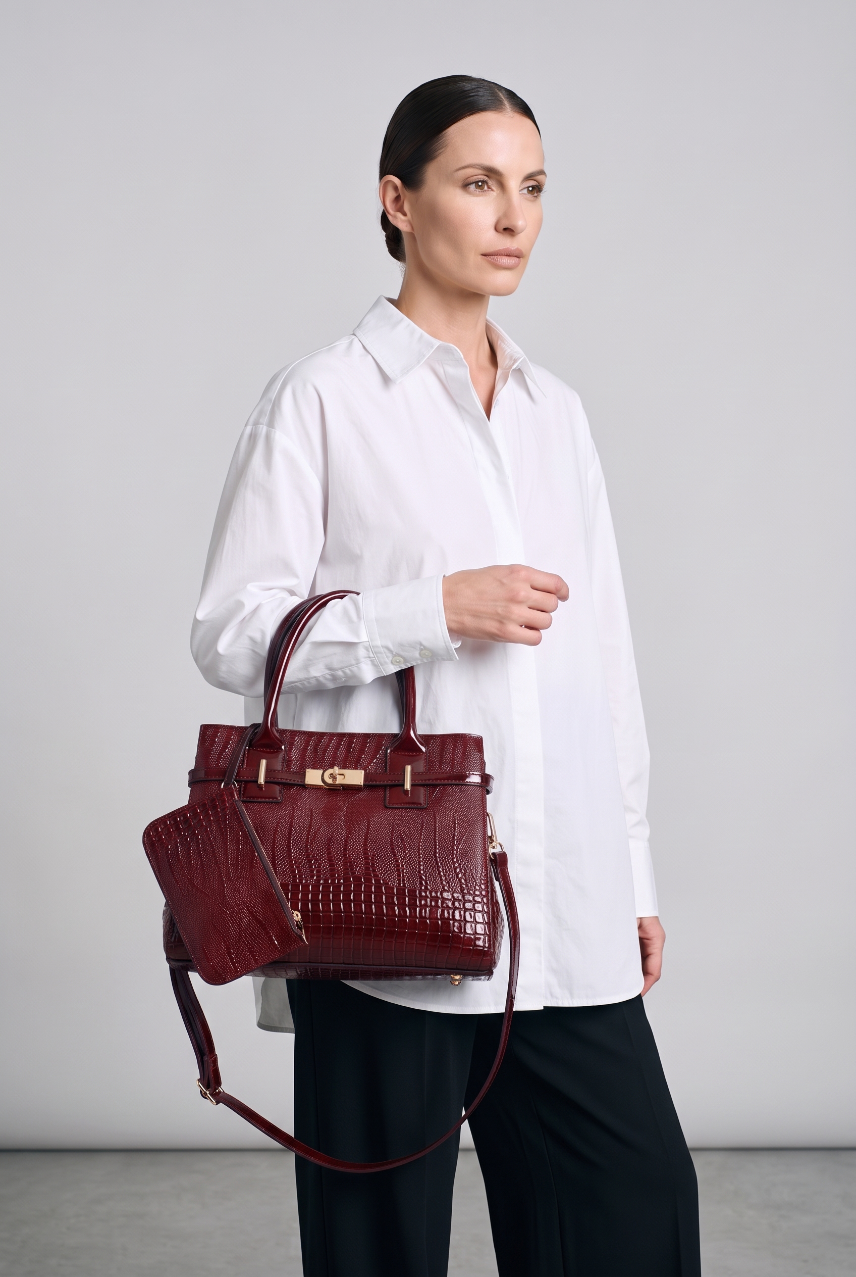 Sac AUDREY rouge bordeaux, porté, de face