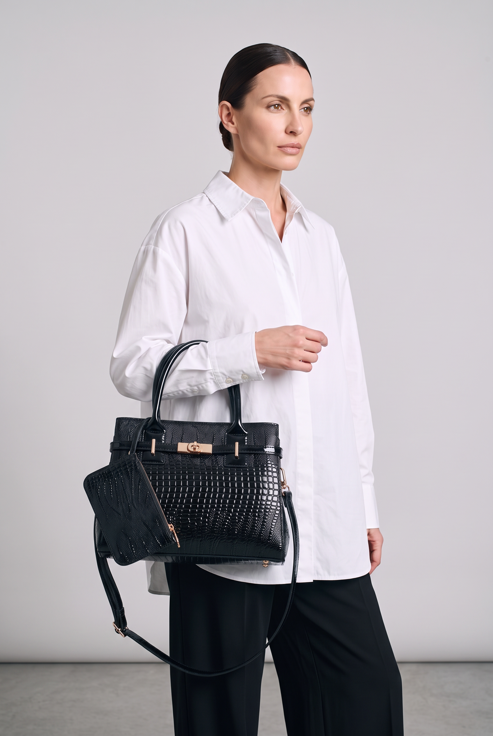 Sac AUDREY noir, porté, de face