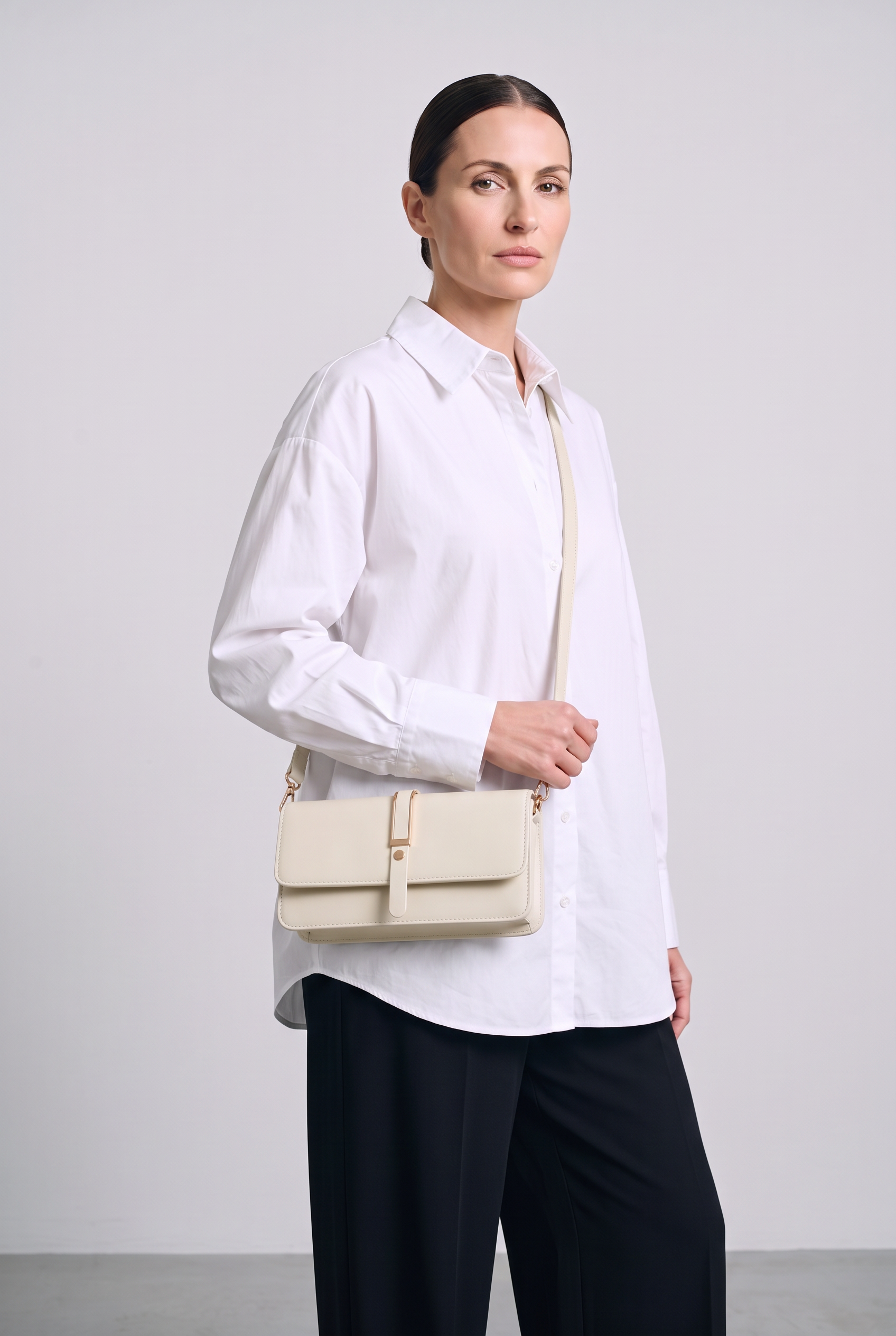 Sac ELLA blanc, porté, de face