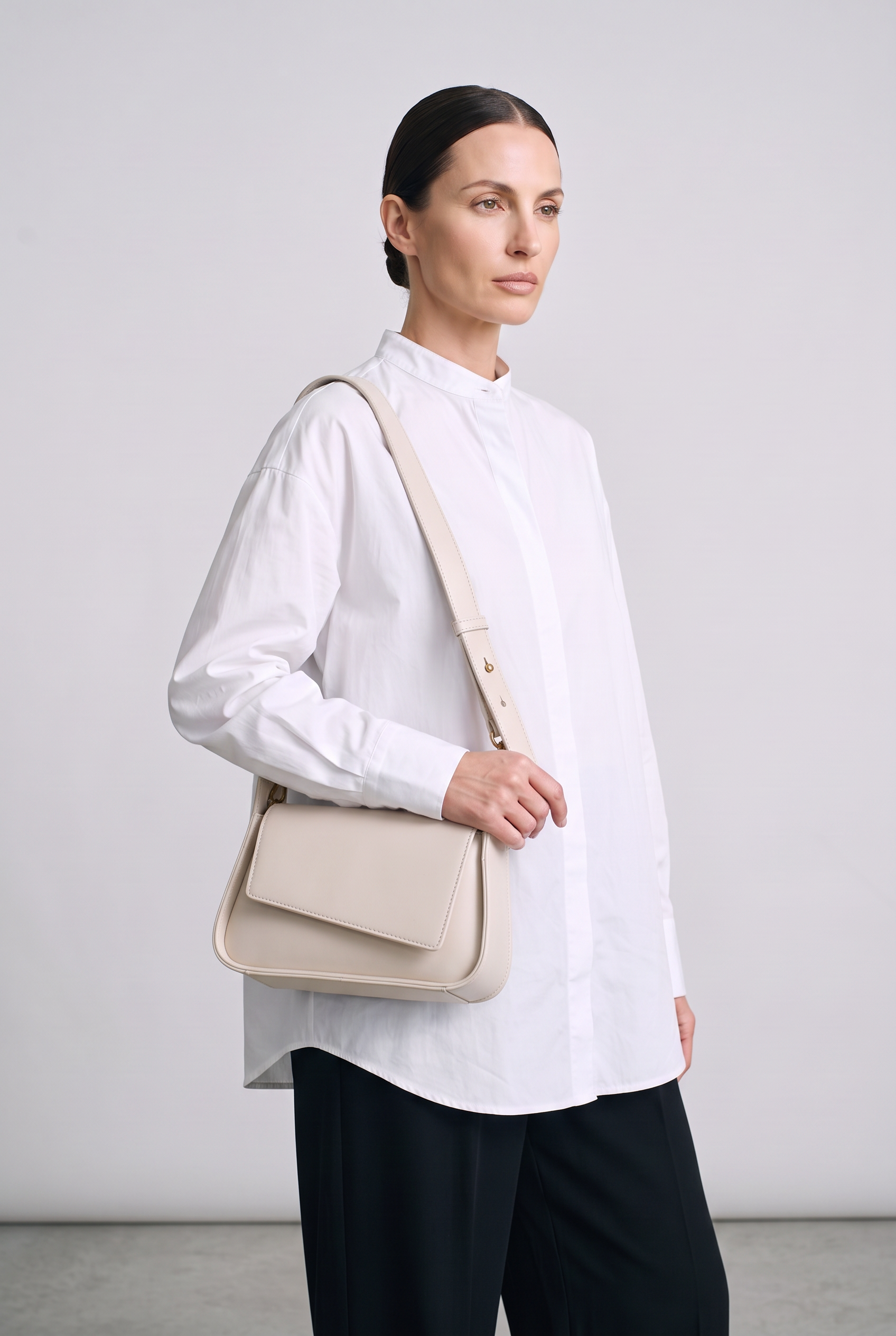 Sac JUNE blanc, porté, de face