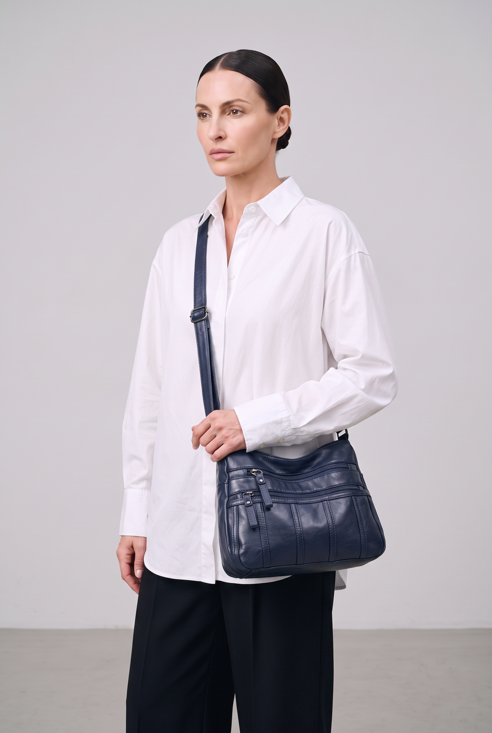 Sac TESSA marine, porté, de face