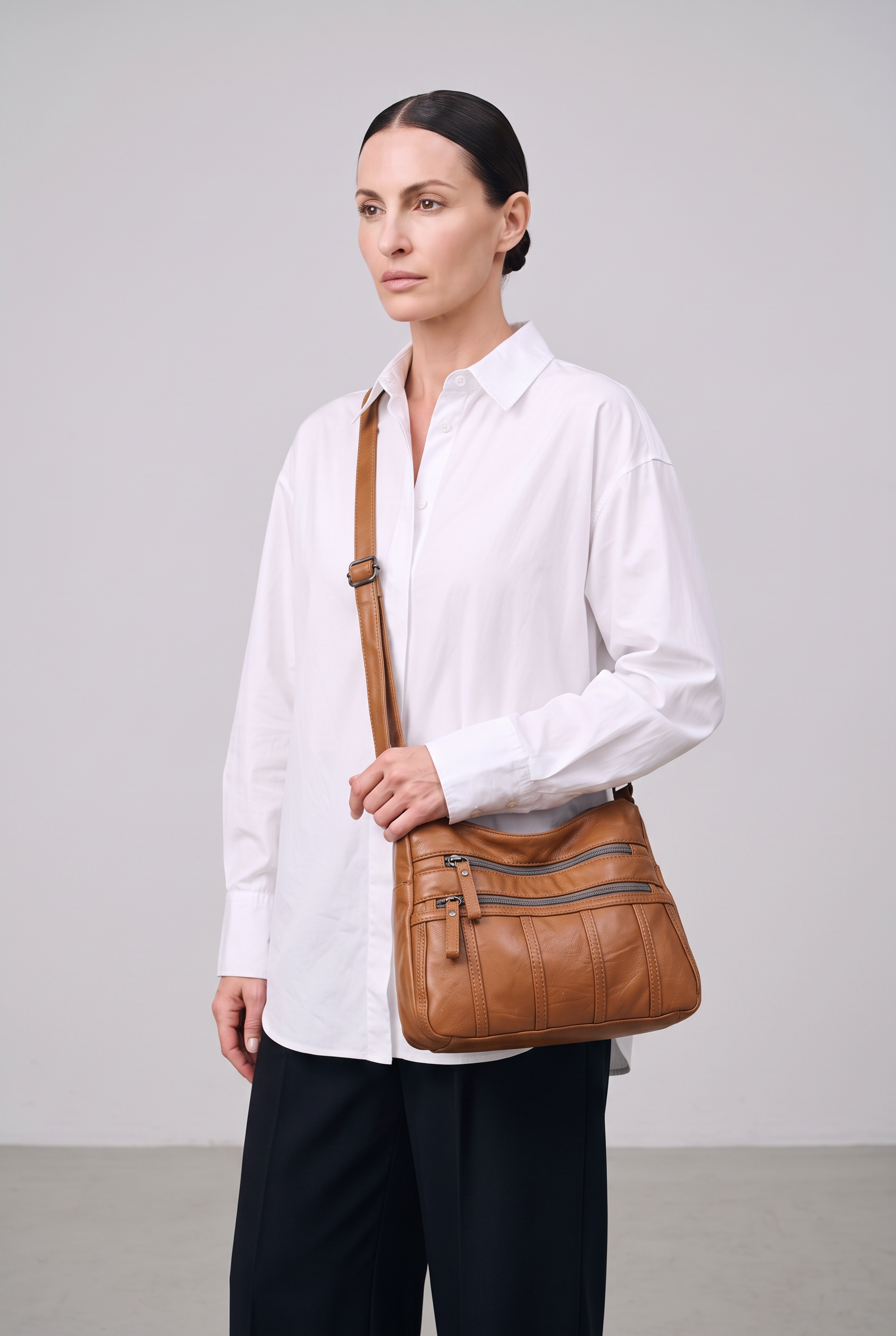 Sac TESSA camel, porté, de face