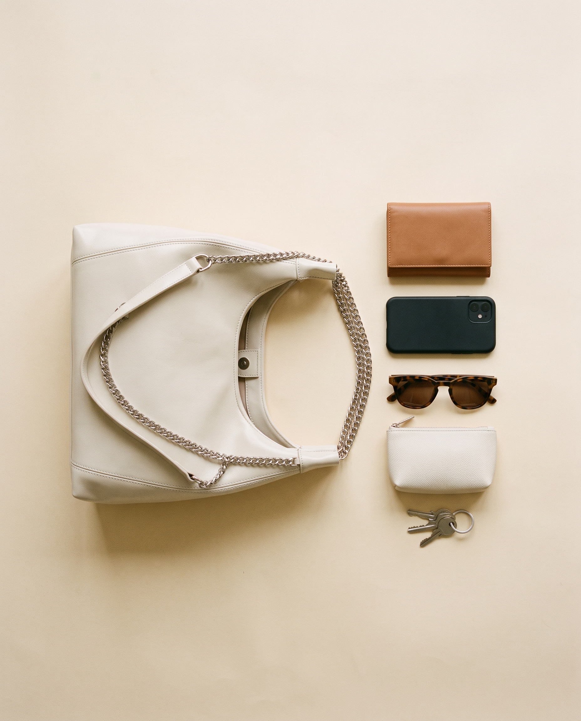 Sac hobo BEATRIZ blanc, ce que le sac peut contenir