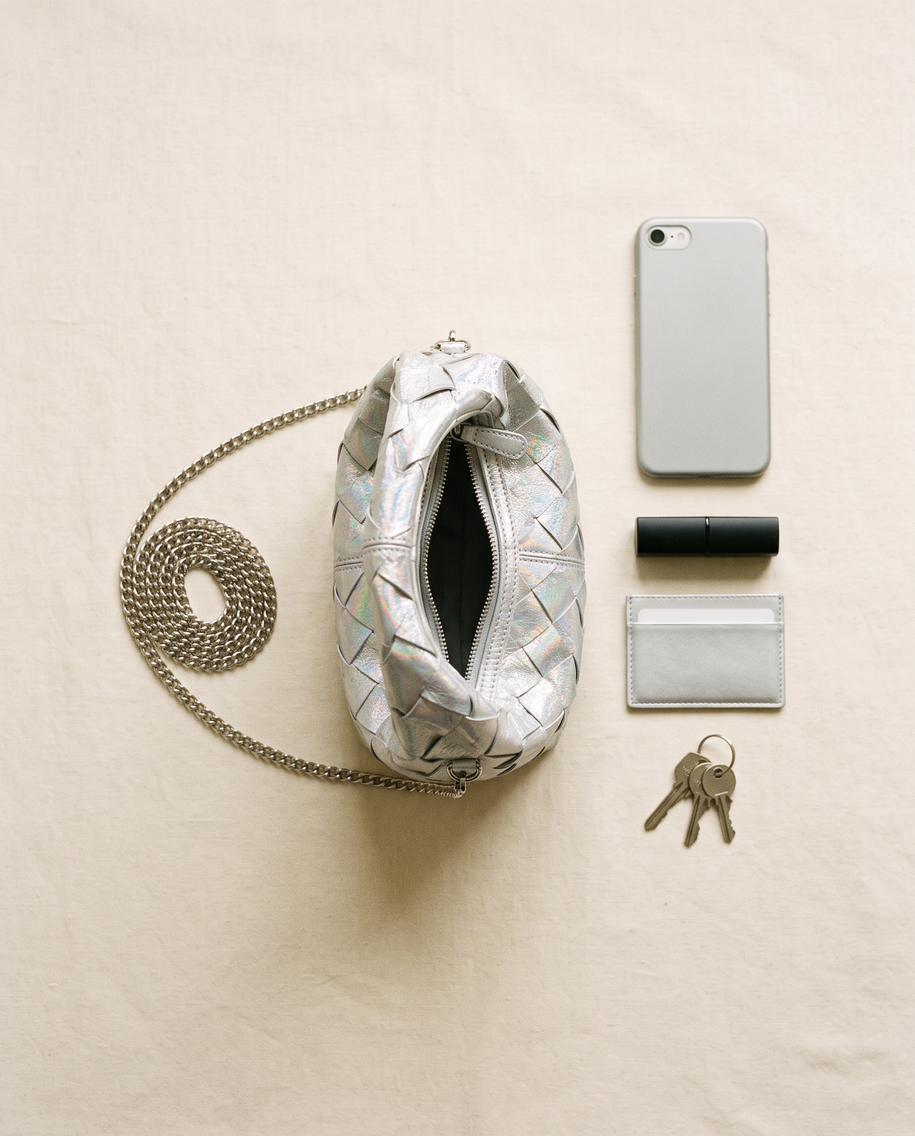 Mini sac AURORA argent, ce que le sac peut contenir
