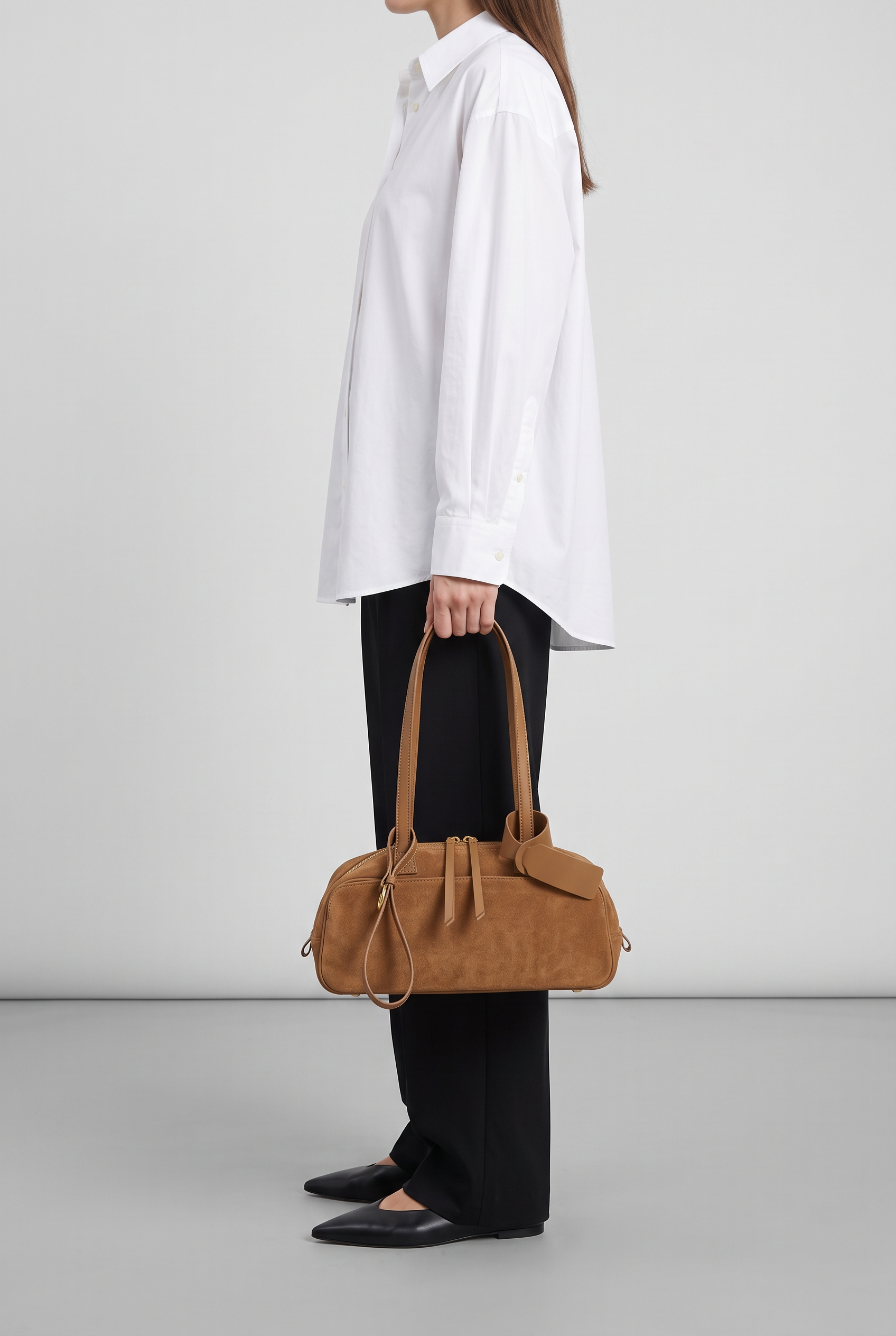 Sac ELIF marron, porté à la main