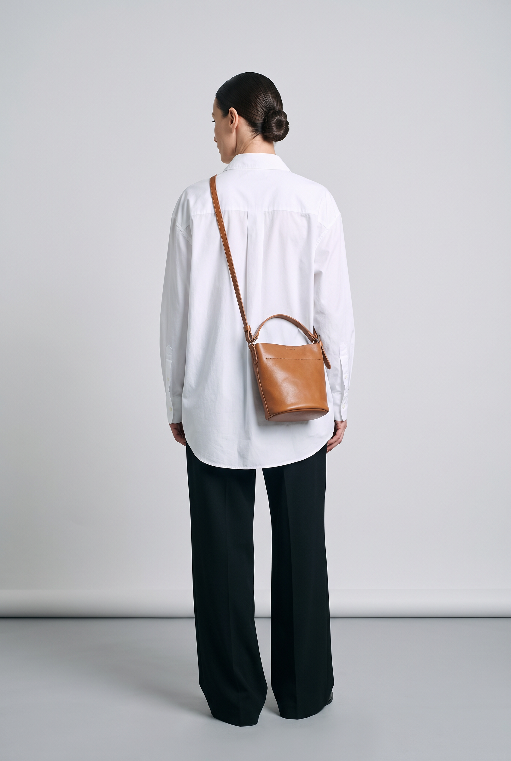 Sac SELENA camel, porté, de dos