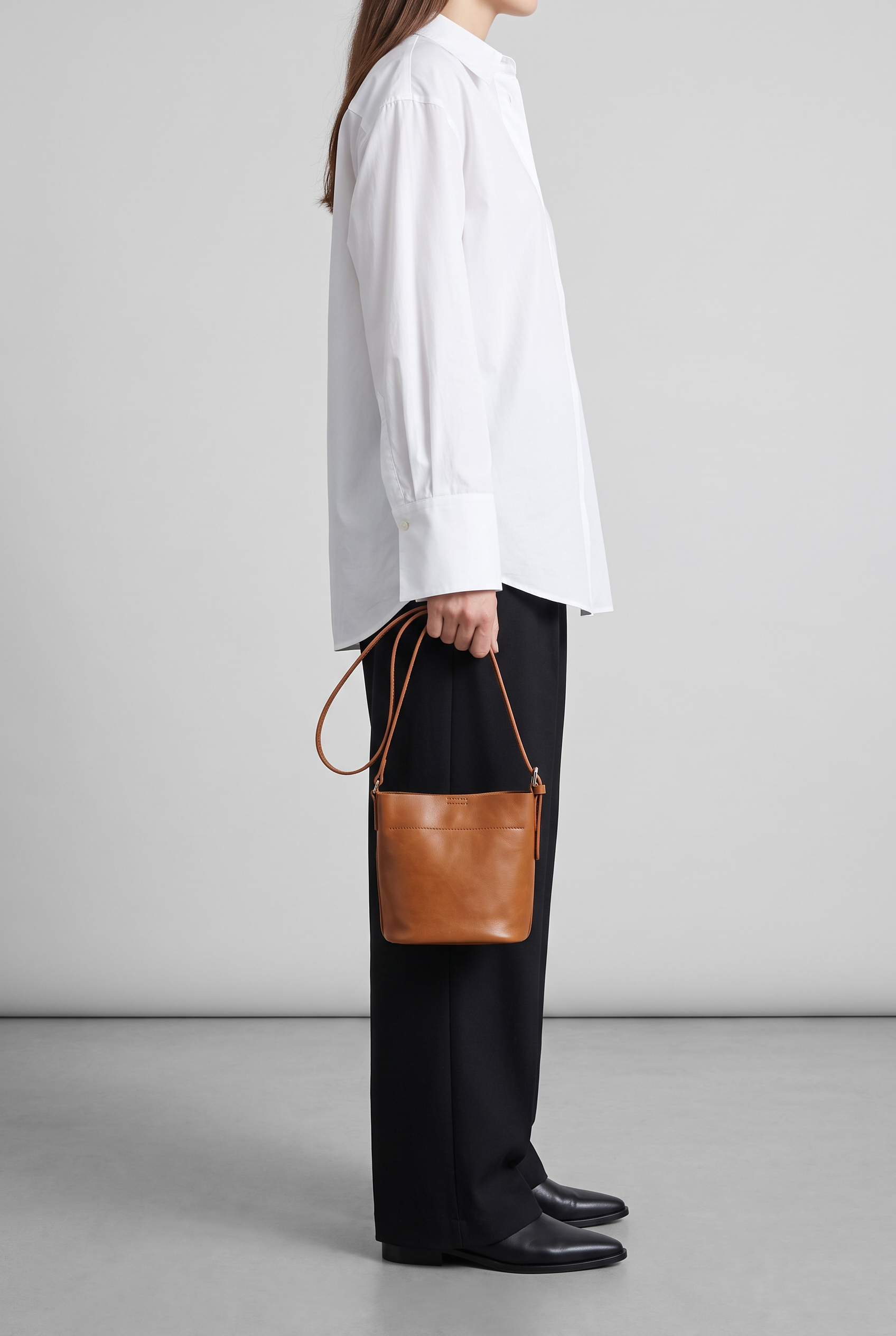 Sac SELENA camel, porté à la main