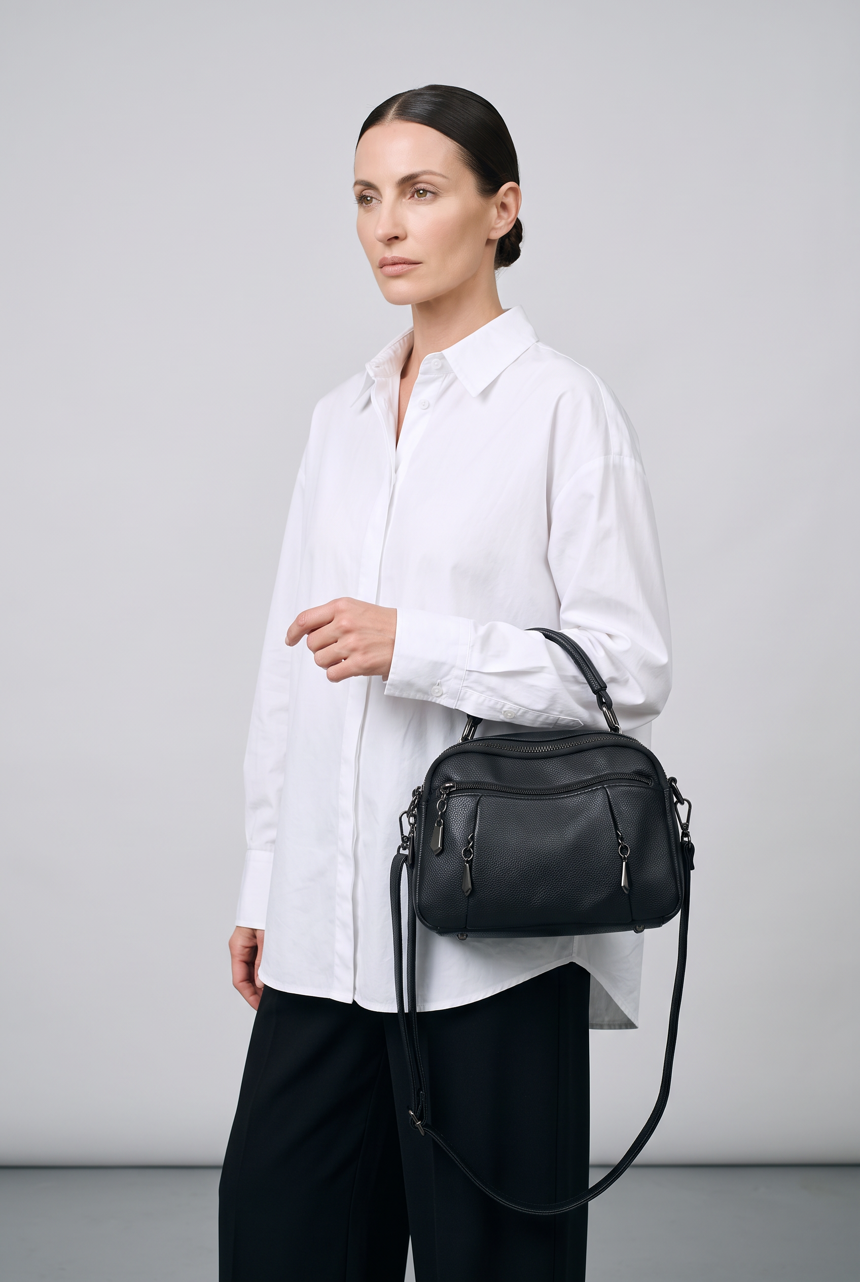 Sac TALIA noir, porté, de face