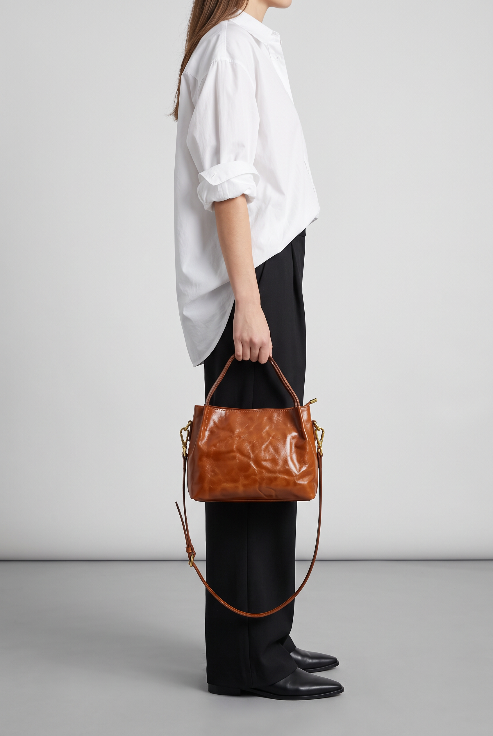 Sac FLORA camel, porté à la main
