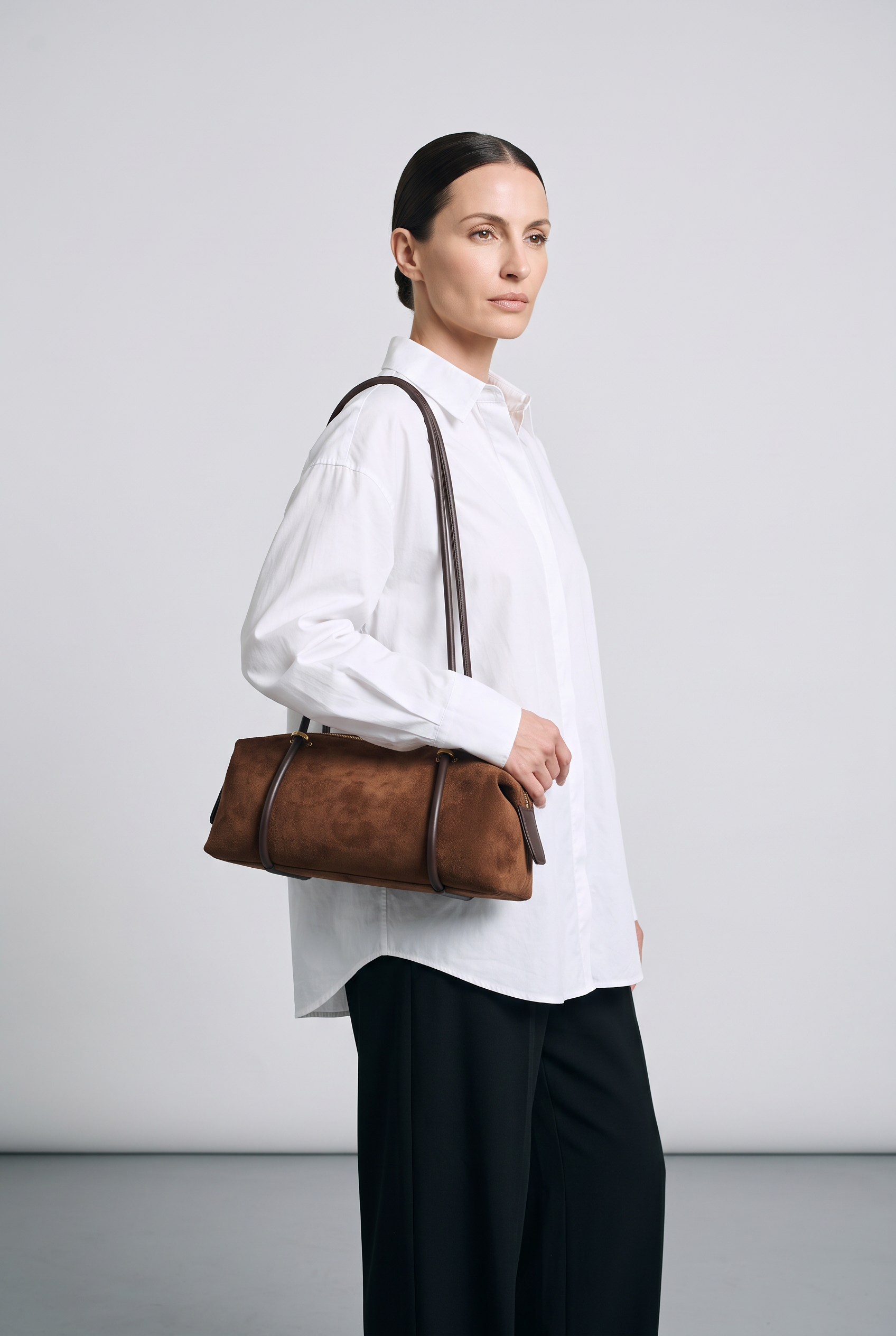 Sac KIRA marron, porté, de face
