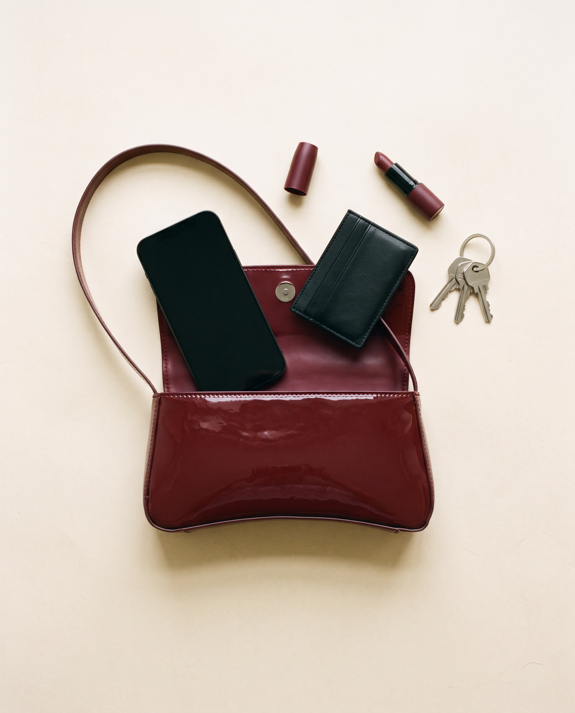 Sac LÉA bordeaux, ce que le sac peut contenir