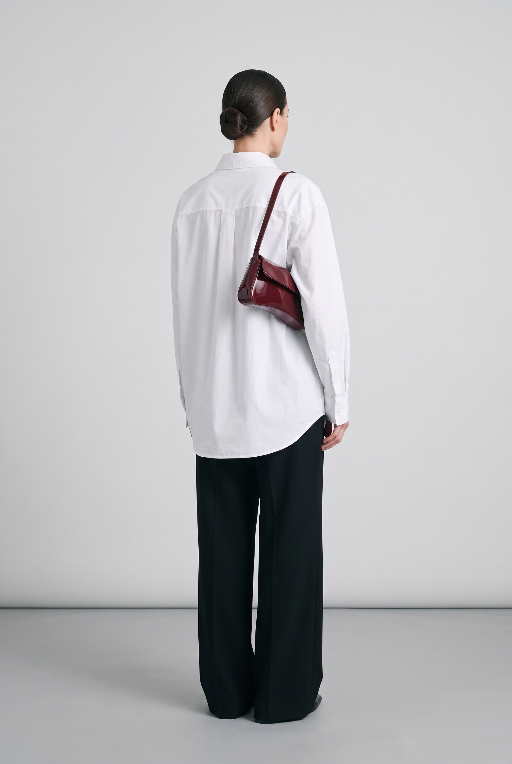 Sac LÉA bordeaux, porté, de dos