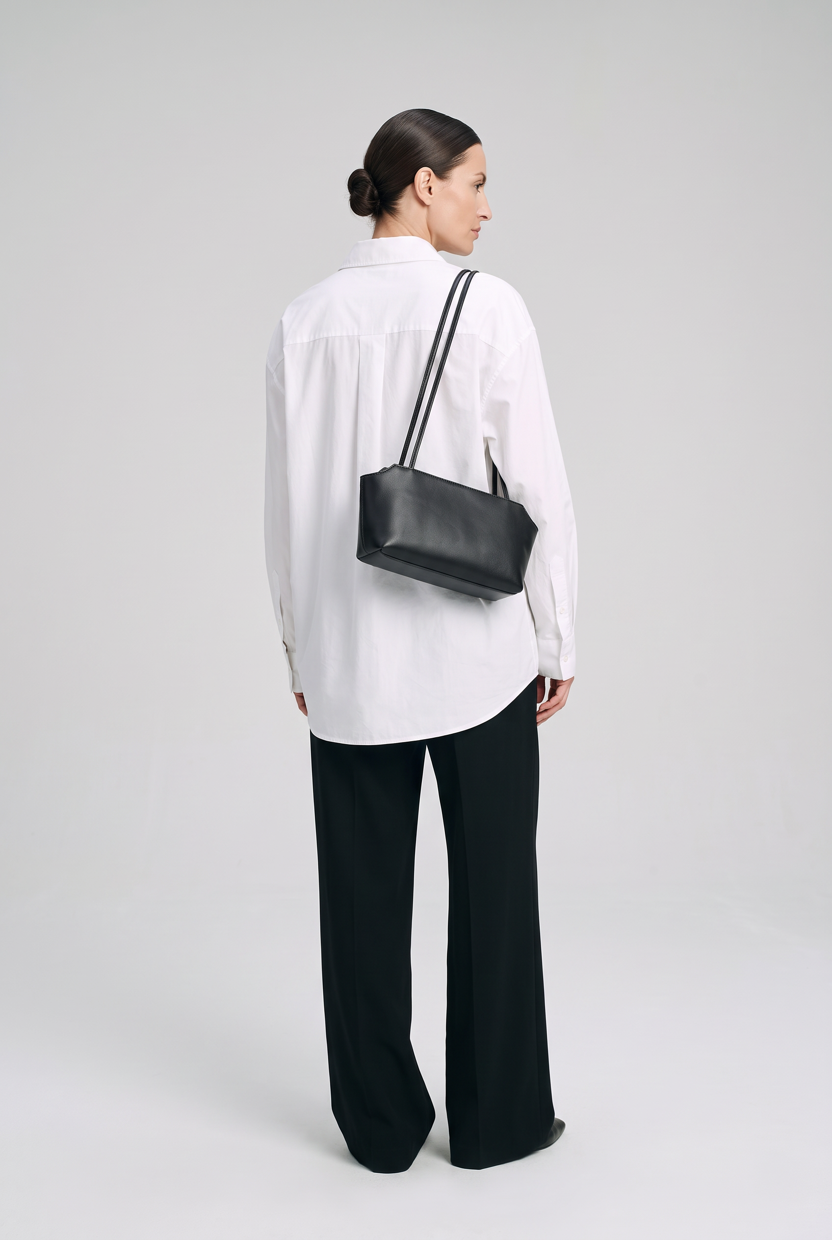 Sac ADÈLE noir, porté, de dos
