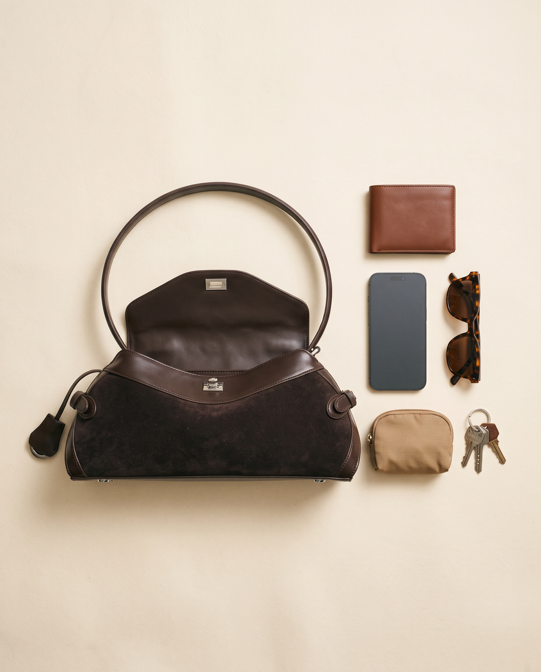 Sac ROSALIE marron foncé, ce que le sac peut contenir