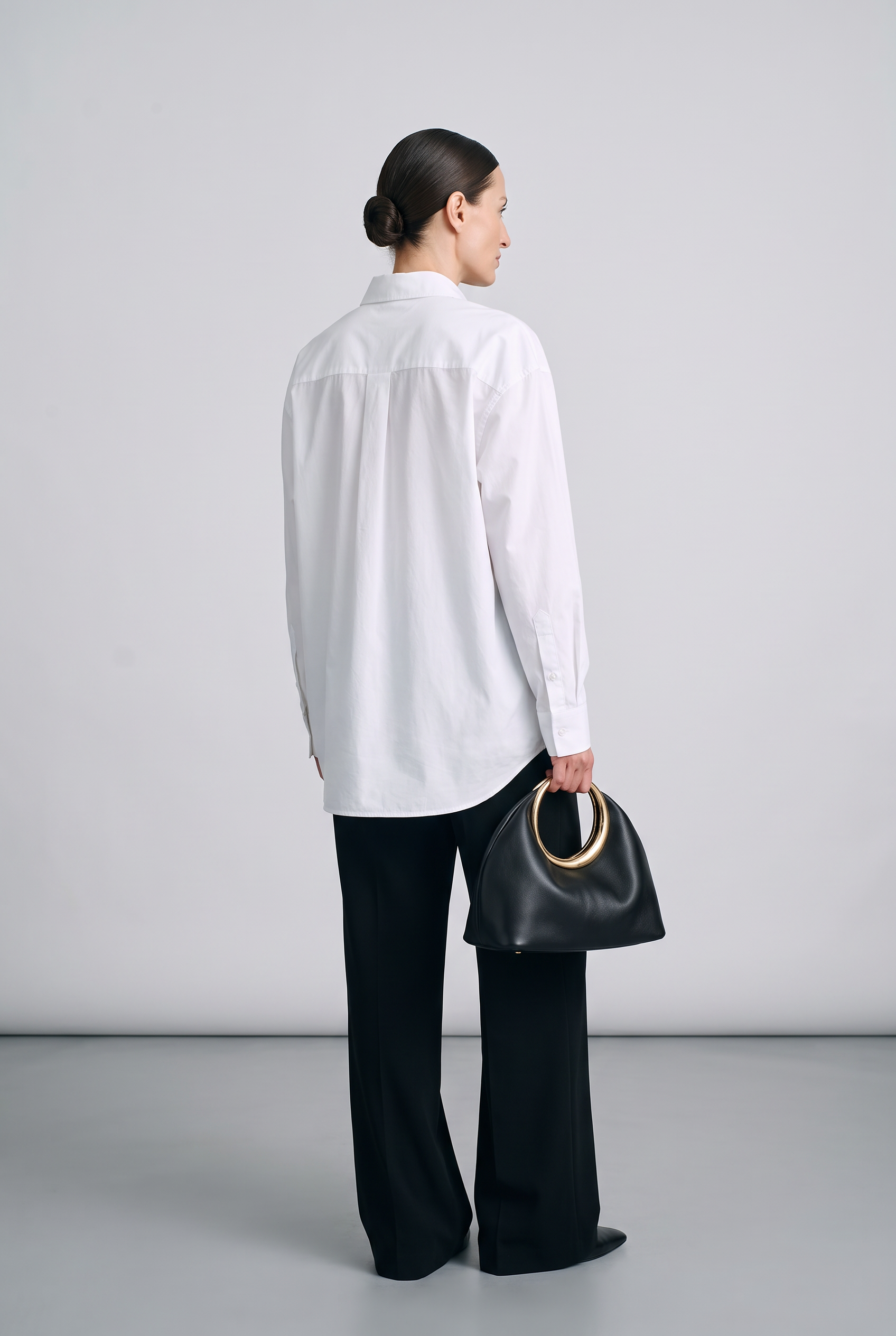 Sac BLANCHE noir, porté, de dos