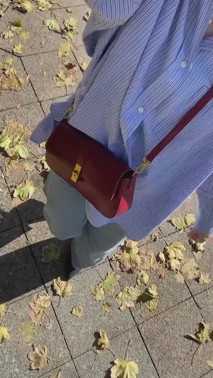 Sac LADY rouge bordeaux et noir – vidéo portée en extérieur