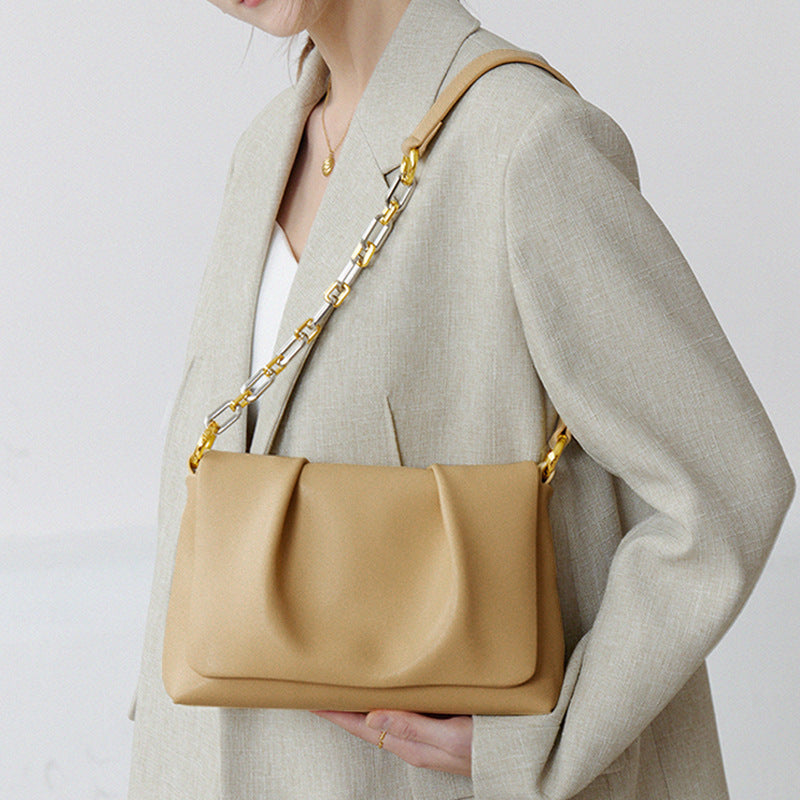 EMY – Sac coussin plissé en cuir (vue 2) – YUMIKA
