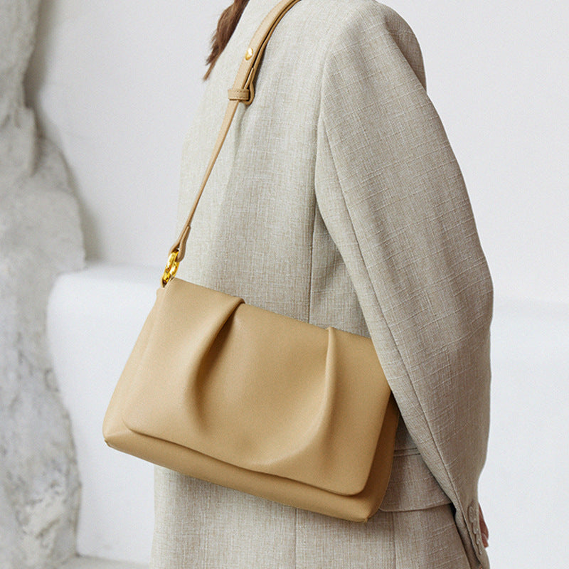 EMY – Sac coussin plissé en cuir (vue 5) – YUMIKA