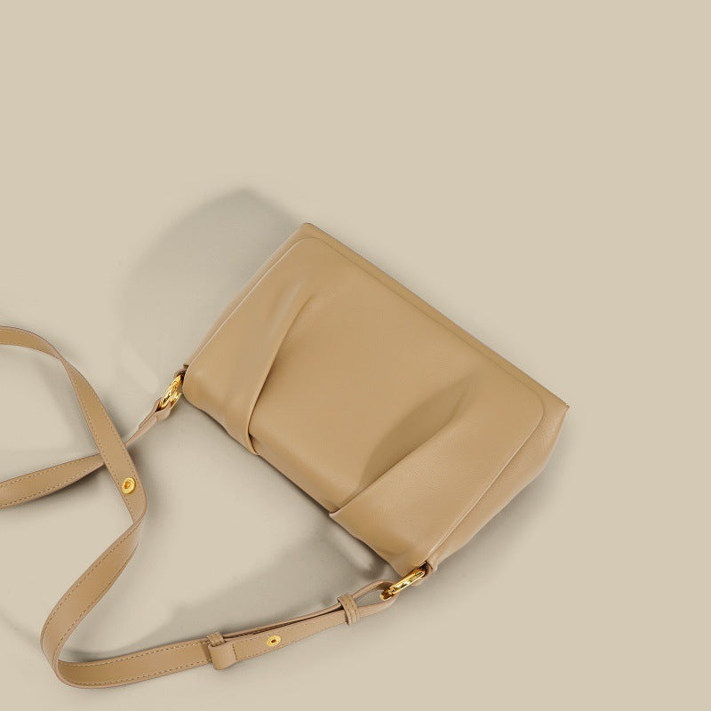EMY – Sac coussin plissé en cuir (vue 6) – YUMIKA