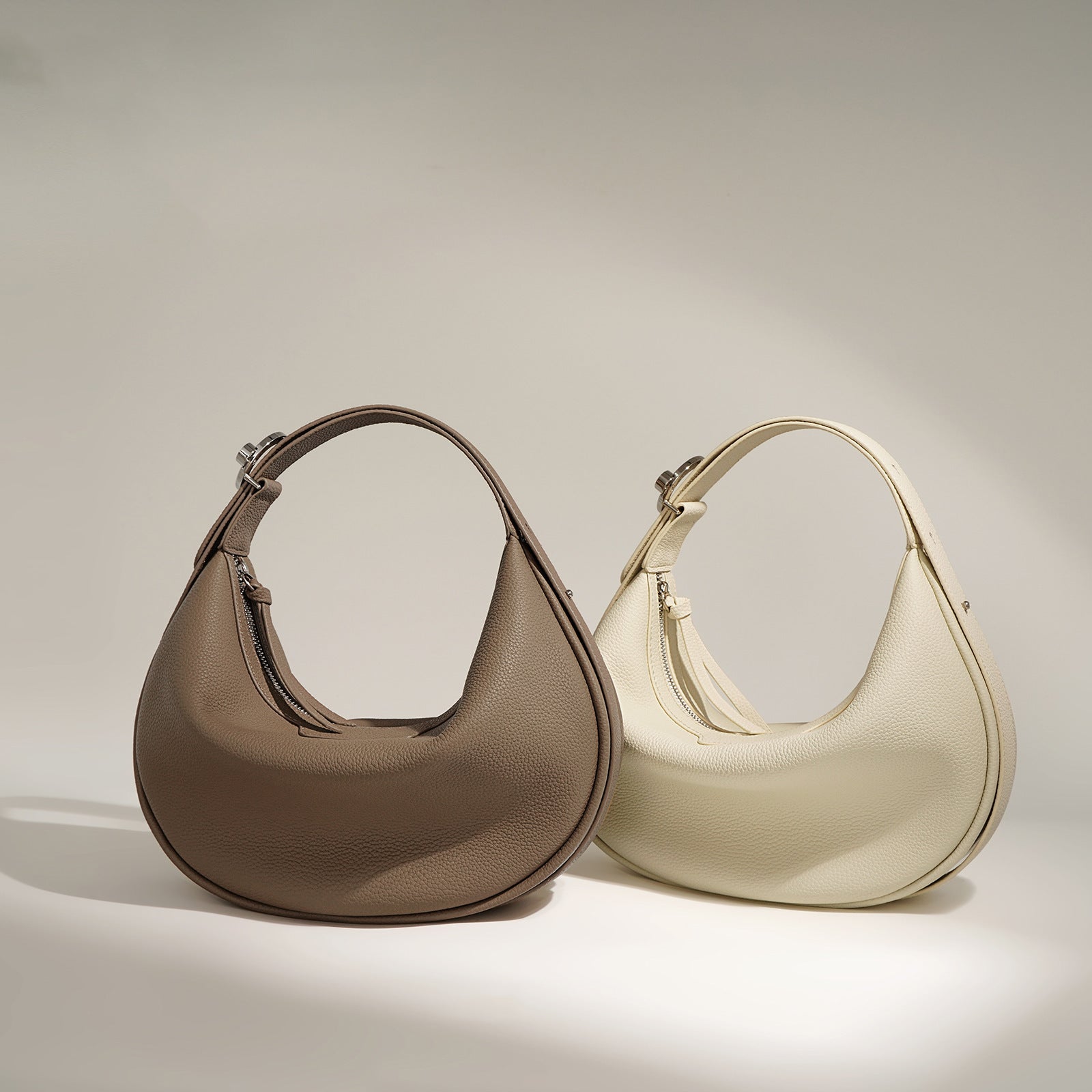 HALFMOON – Leather half-moon bag (view 3) – YUMIKA