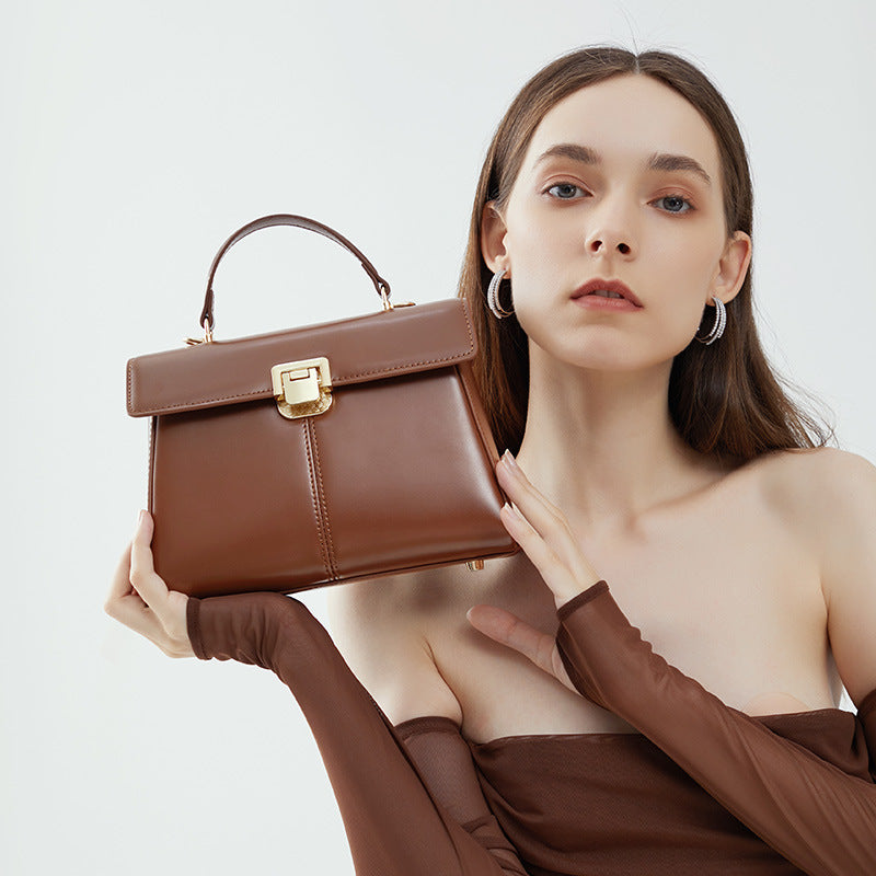 SERENYS – Sac à rabat boucle dorée en cuir (vue 2) – YUMIKA